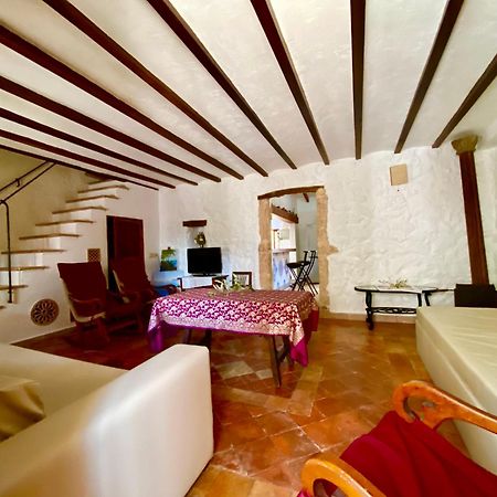Puerto De Pollensa Villas And Apartments, With Private Mountain Ideal For Runners, Trailers,Near Puerto Pollensa Beach Approximately 5 Minutes Walking, Unique Experience In A Ullal Old Typical Mallorca House With Private Mountain And Near To The Beac Luaran gambar