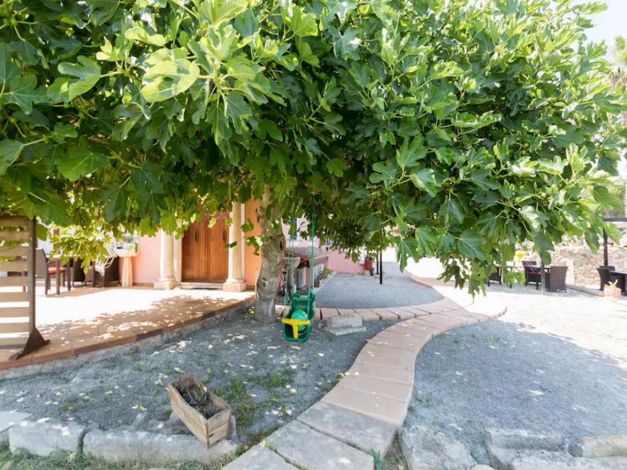 Puerto De Pollensa Villas And Apartments, With Private Mountain Ideal For Runners, Trailers,Near Puerto Pollensa Beach Approximately 5 Minutes Walking, Unique Experience In A Ullal Old Typical Mallorca House With Private Mountain And Near To The Beac Luaran gambar