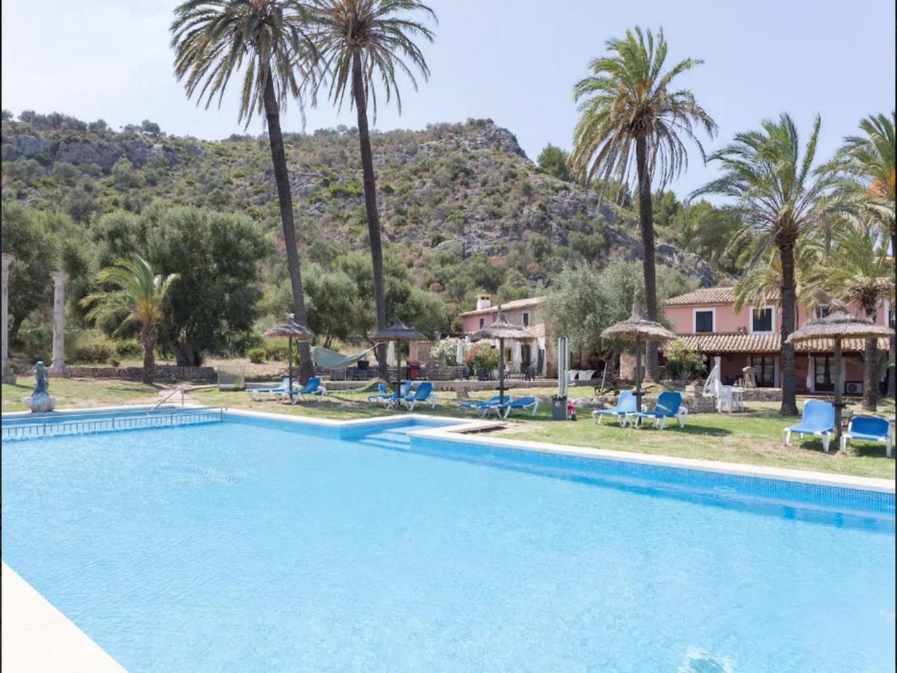 Puerto De Pollensa Villas And Apartments, With Private Mountain Ideal For Runners, Trailers,Near Puerto Pollensa Beach Approximately 5 Minutes Walking, Unique Experience In A Ullal Old Typical Mallorca House With Private Mountain And Near To The Beac Luaran gambar